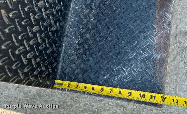 image for item EG6682 1986 Ford 8000 flatbed truck