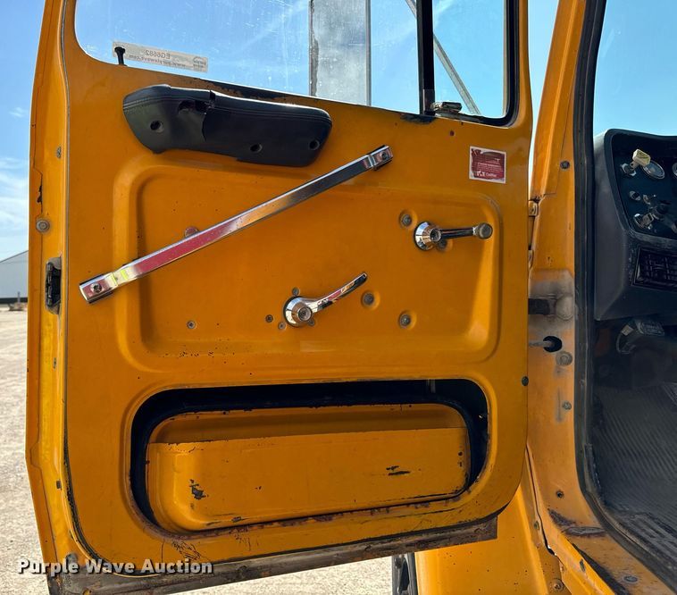 image for item EG6682 1986 Ford 8000 flatbed truck