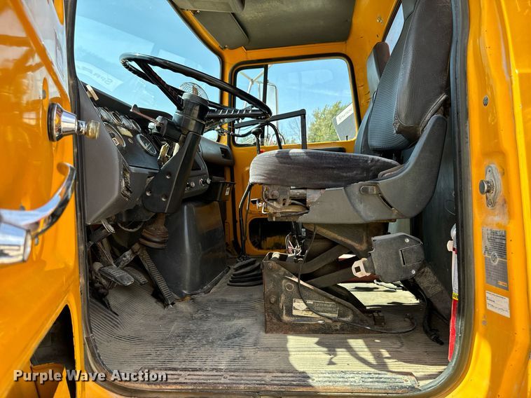 image for item EG6682 1986 Ford 8000 flatbed truck