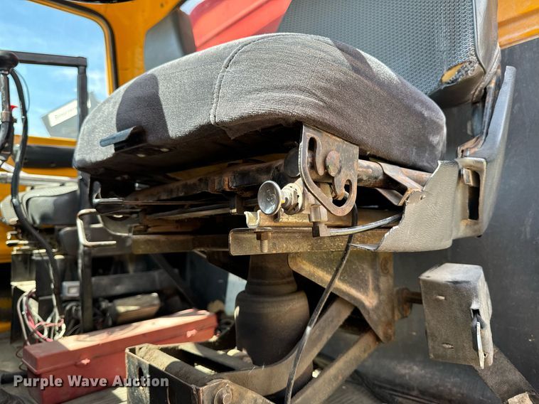 image for item EG6682 1986 Ford 8000 flatbed truck