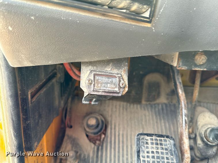 image for item EG6682 1986 Ford 8000 flatbed truck