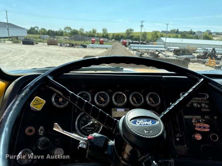 image for item EG6682 1986 Ford 8000 flatbed truck