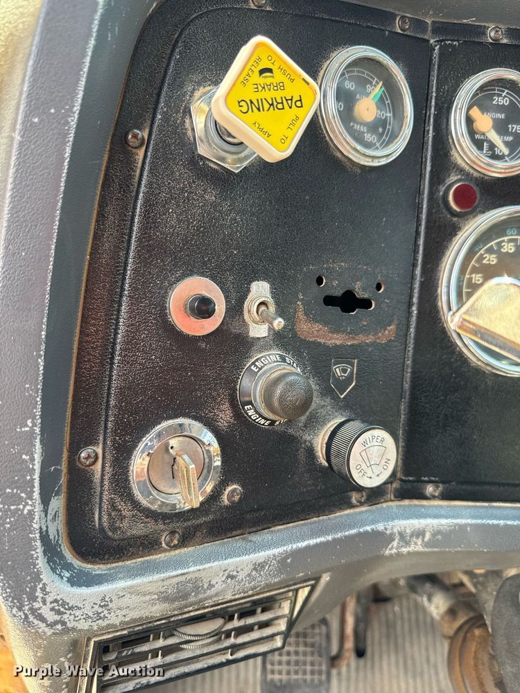 image for item EG6682 1986 Ford 8000 flatbed truck