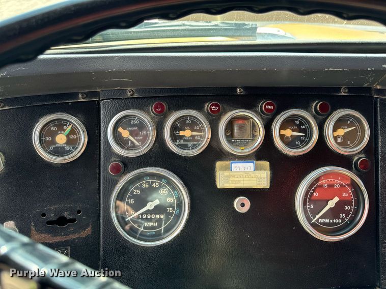 image for item EG6682 1986 Ford 8000 flatbed truck