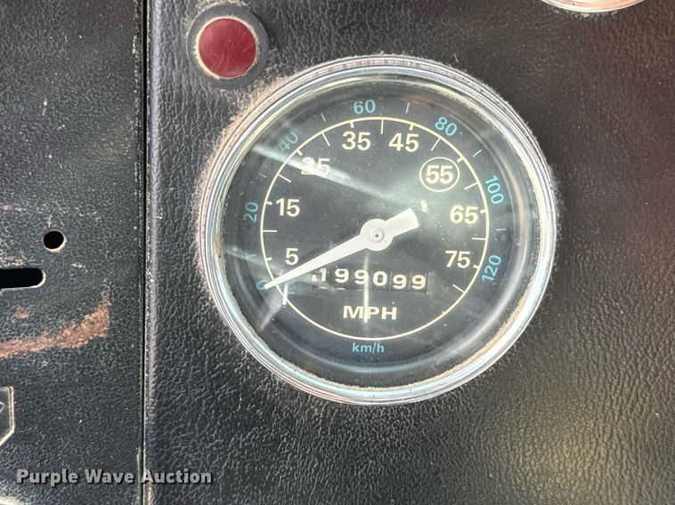 image for item EG6682 1986 Ford 8000 flatbed truck