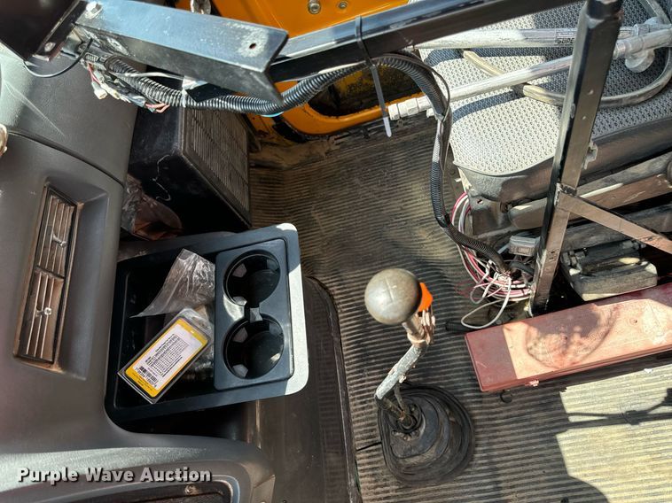 image for item EG6682 1986 Ford 8000 flatbed truck