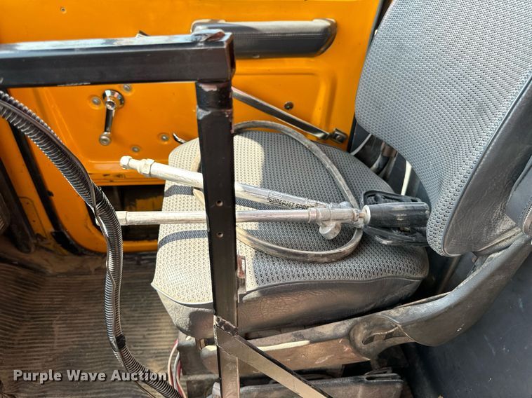 image for item EG6682 1986 Ford 8000 flatbed truck