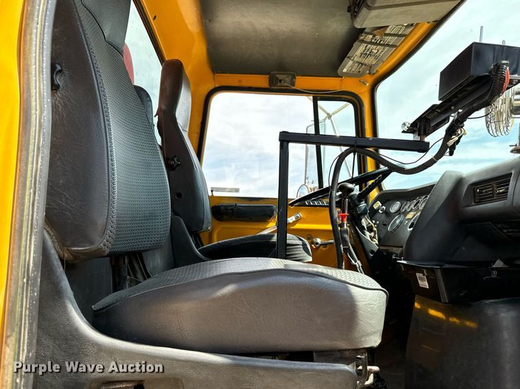 image for item EG6682 1986 Ford 8000 flatbed truck