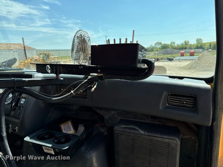 image for item EG6682 1986 Ford 8000 flatbed truck