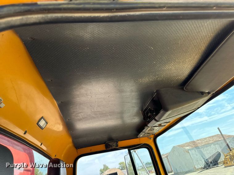 image for item EG6682 1986 Ford 8000 flatbed truck