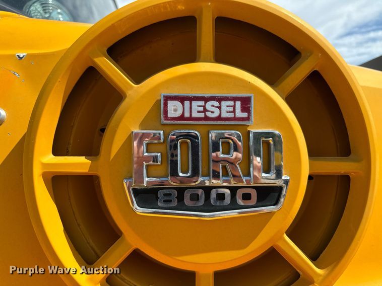 image for item EG6682 1986 Ford 8000 flatbed truck