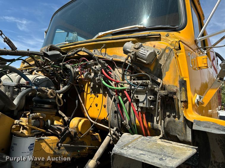 image for item EG6682 1986 Ford 8000 flatbed truck