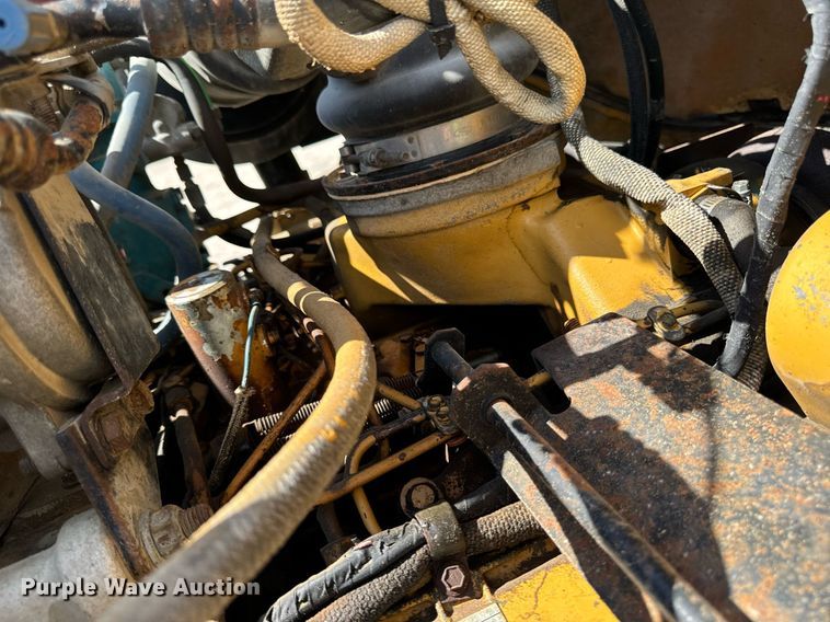 image for item EG6682 1986 Ford 8000 flatbed truck