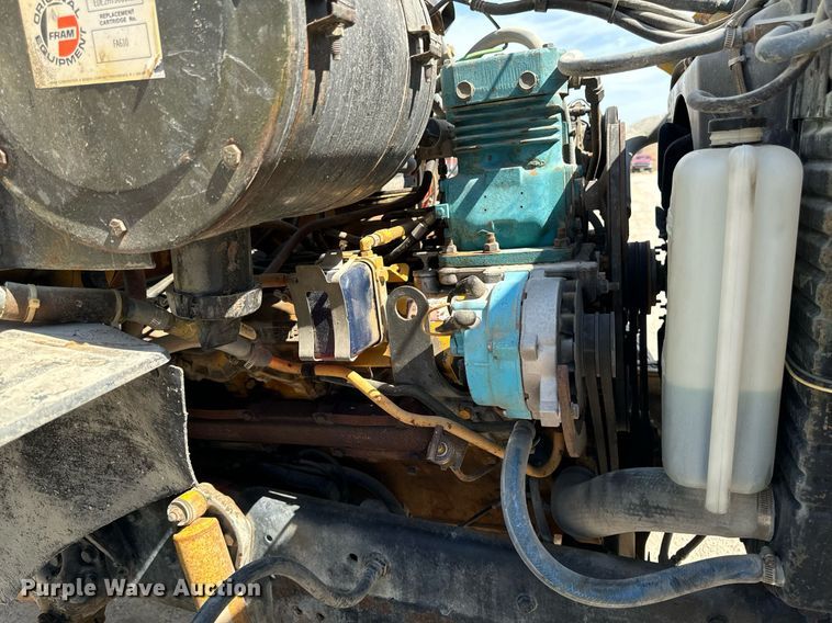 image for item EG6682 1986 Ford 8000 flatbed truck