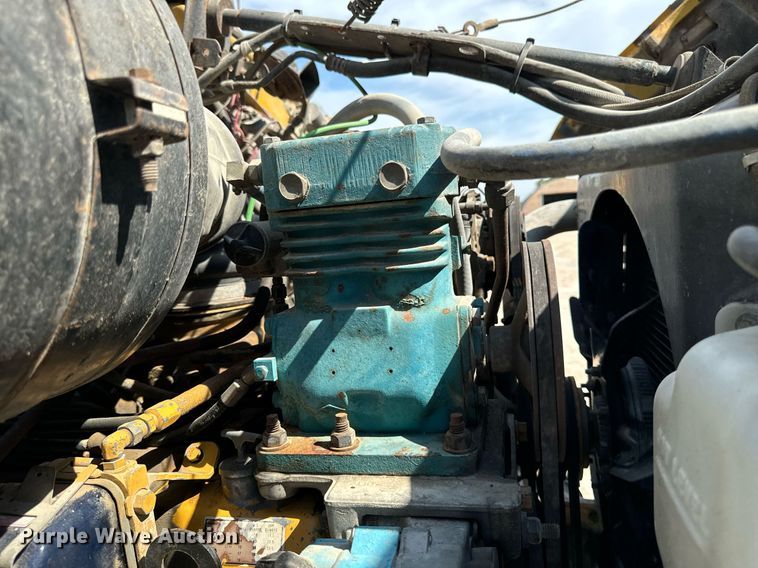 image for item EG6682 1986 Ford 8000 flatbed truck