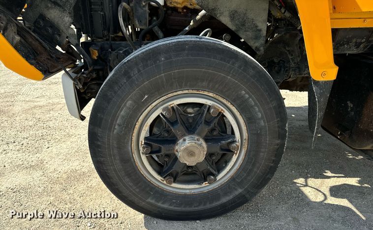 image for item EG6682 1986 Ford 8000 flatbed truck