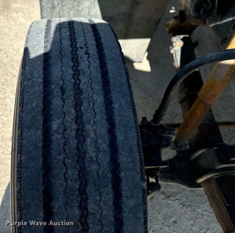 image for item EG6682 1986 Ford 8000 flatbed truck