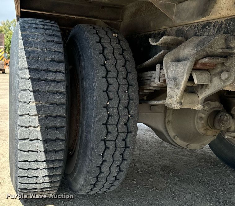 image for item EG6682 1986 Ford 8000 flatbed truck