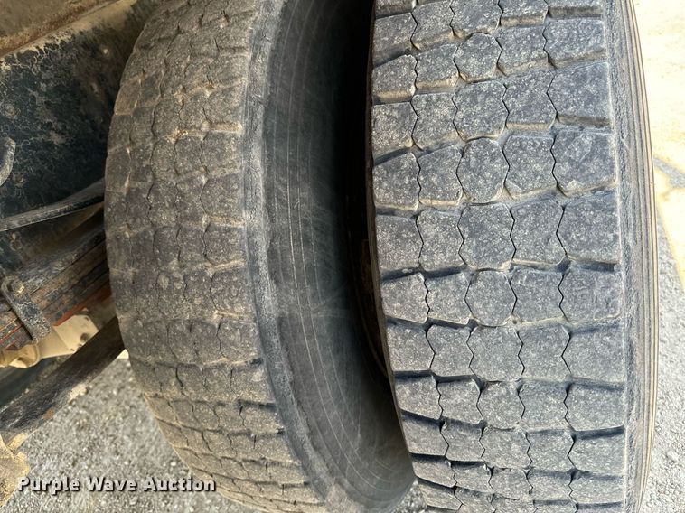 image for item EG6682 1986 Ford 8000 flatbed truck