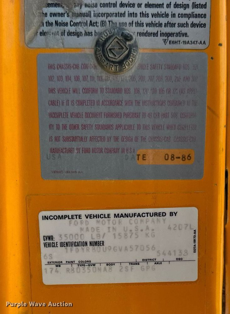 image for item EG6682 1986 Ford 8000 flatbed truck