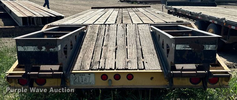 image for item EG6687 1993 Trail King TK30-2400 equipment trailer