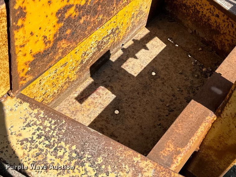 image for item EG6687 1993 Trail King TK30-2400 equipment trailer