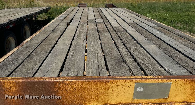 image for item EG6687 1993 Trail King TK30-2400 equipment trailer