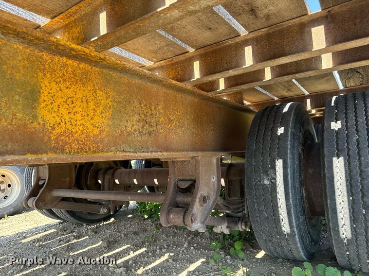 image for item EG6687 1993 Trail King TK30-2400 equipment trailer