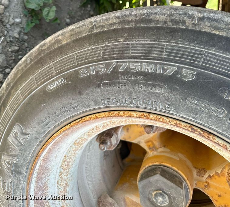 image for item EG6687 1993 Trail King TK30-2400 equipment trailer