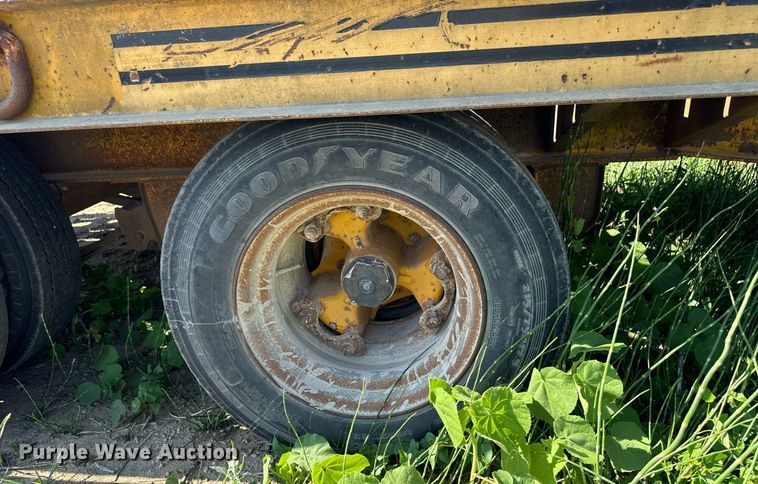 image for item EG6687 1993 Trail King TK30-2400 equipment trailer