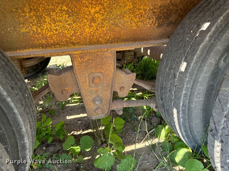 image for item EG6687 1993 Trail King TK30-2400 equipment trailer