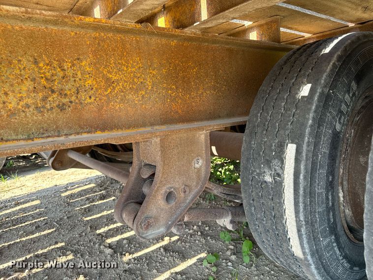 image for item EG6687 1993 Trail King TK30-2400 equipment trailer