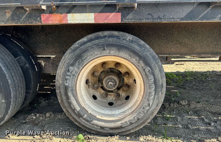 image for item EG6688 2004 Mustang Trailers BD15K30 tilt deck equipment trailer