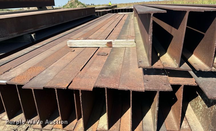 image for item EG6689 Approximately 21 steel beams
