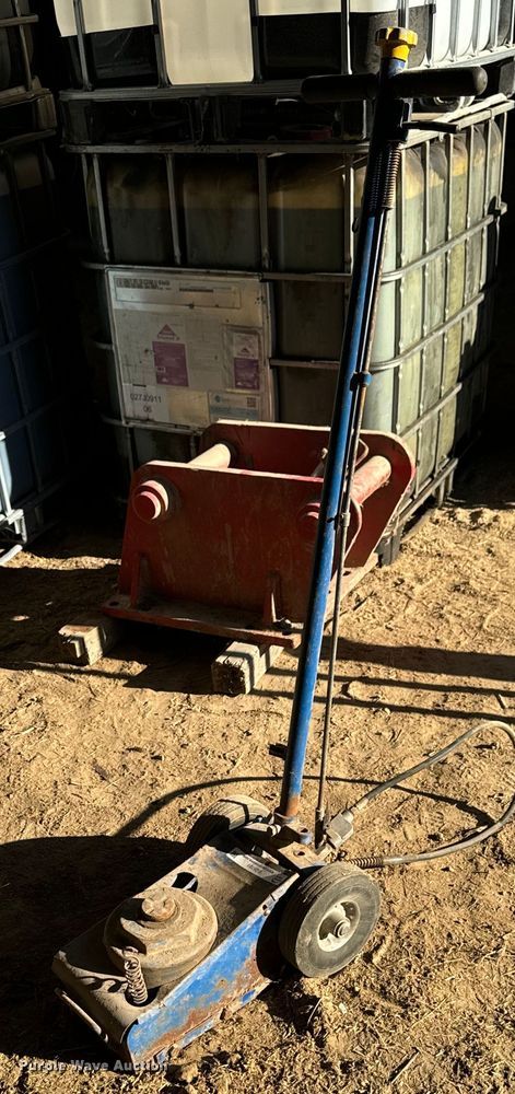 image for item EG6701 Floor jack