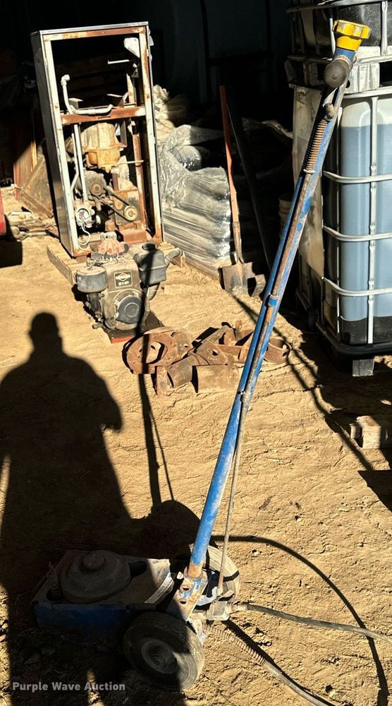 image for item EG6701 Floor jack