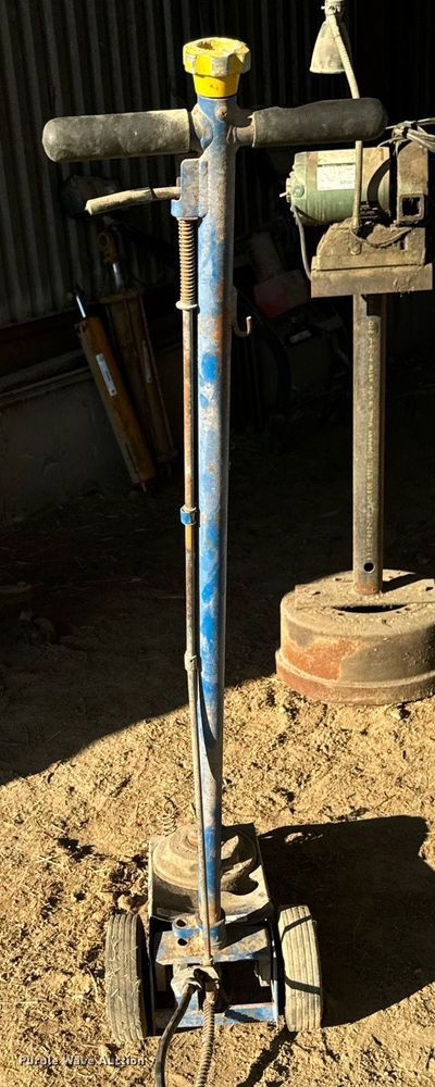 image for item EG6701 Floor jack