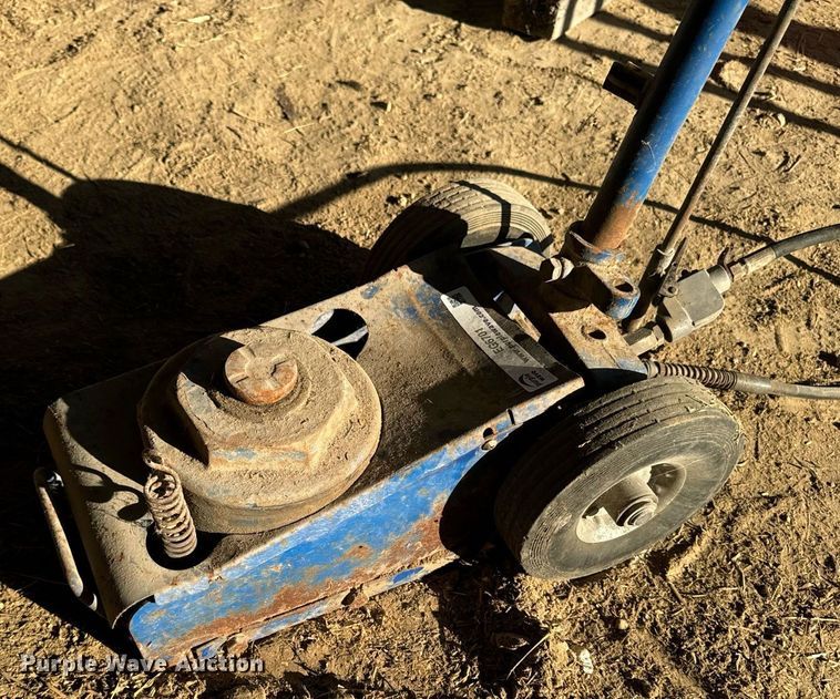 image for item EG6701 Floor jack