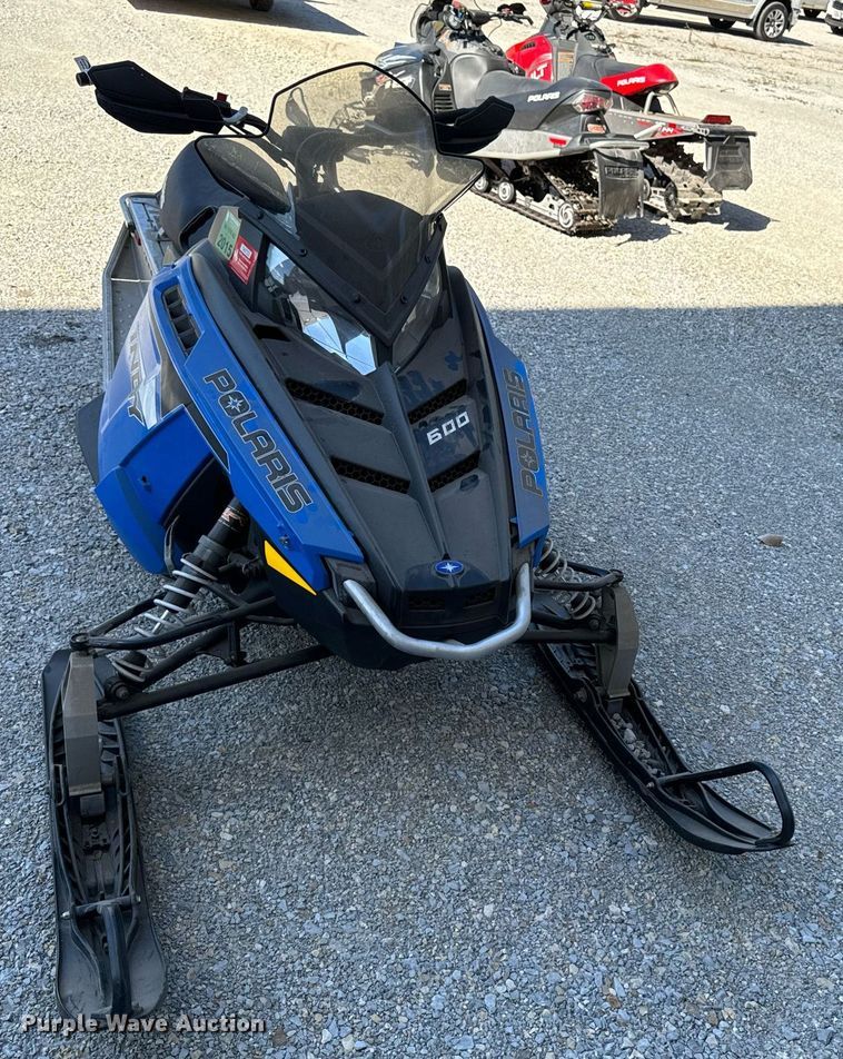 image for item EG6744 2014 Polaris Indy 600 snowmobile