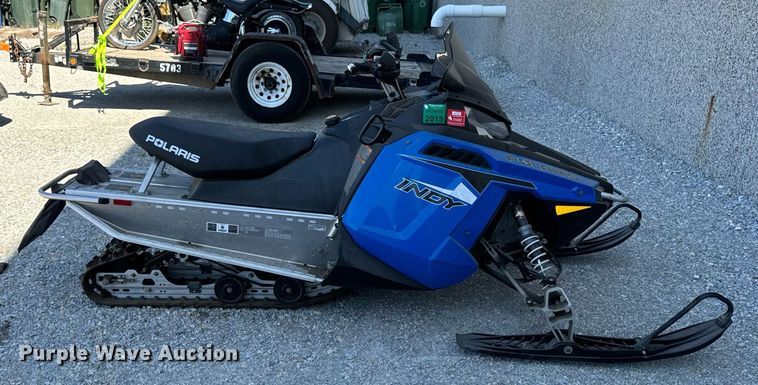 image for item EG6744 2014 Polaris Indy 600 snowmobile