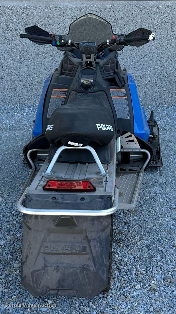 image for item EG6744 2014 Polaris Indy 600 snowmobile