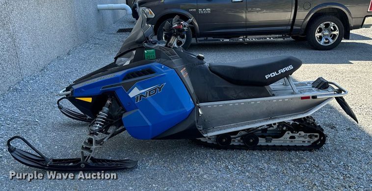 image for item EG6744 2014 Polaris Indy 600 snowmobile