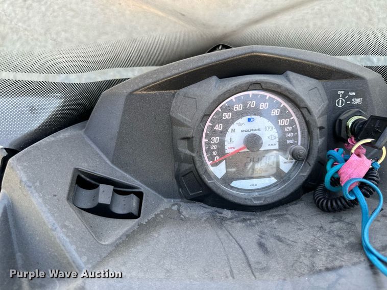 image for item EG6744 2014 Polaris Indy 600 snowmobile