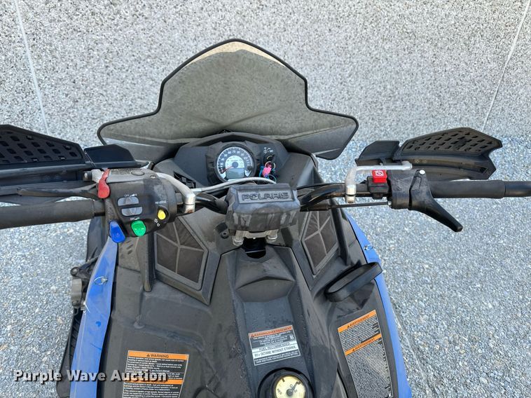 image for item EG6744 2014 Polaris Indy 600 snowmobile