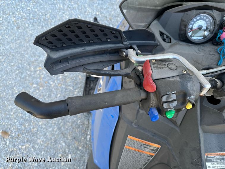 image for item EG6744 2014 Polaris Indy 600 snowmobile