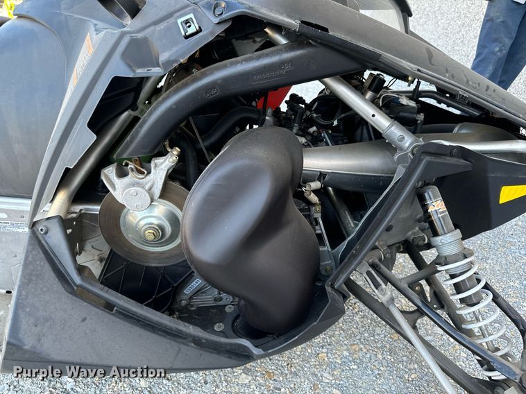 image for item EG6744 2014 Polaris Indy 600 snowmobile