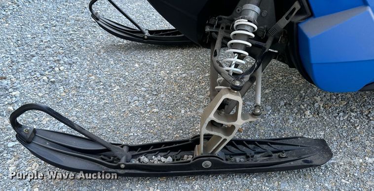 image for item EG6744 2014 Polaris Indy 600 snowmobile