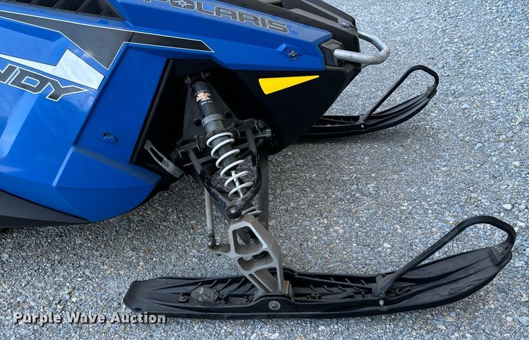 image for item EG6744 2014 Polaris Indy 600 snowmobile
