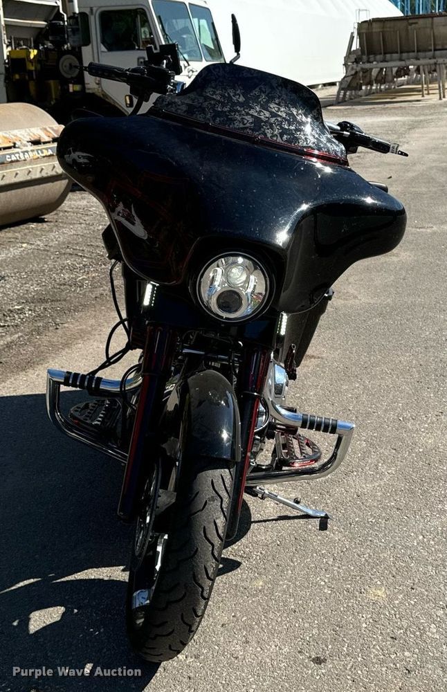 image for item EG6749 2010 Harley-Davidson FLHX DOM motorcycle