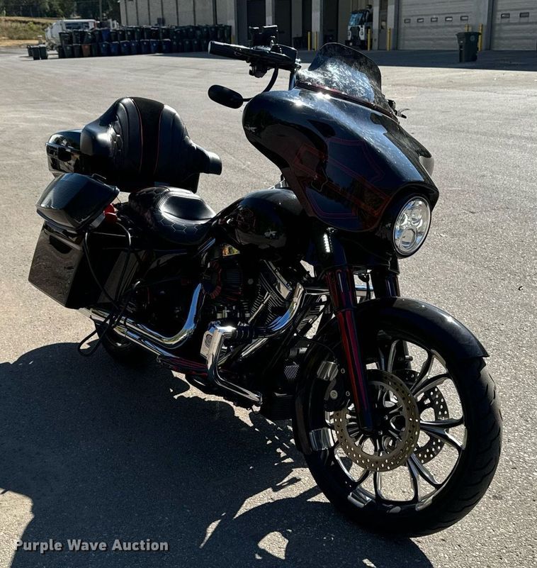 image for item EG6749 2010 Harley-Davidson FLHX DOM motorcycle